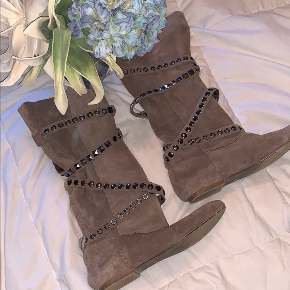 *SOLD* 2/$15 Taupe faux Suede aldo boots. 💕